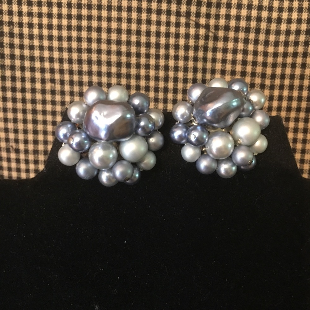 Vintage clip earrings... bluish grey